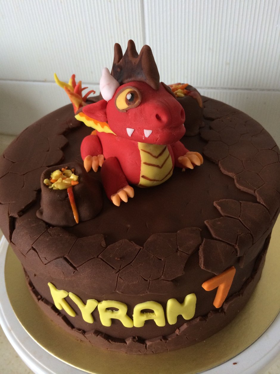 Торт с драконами детский