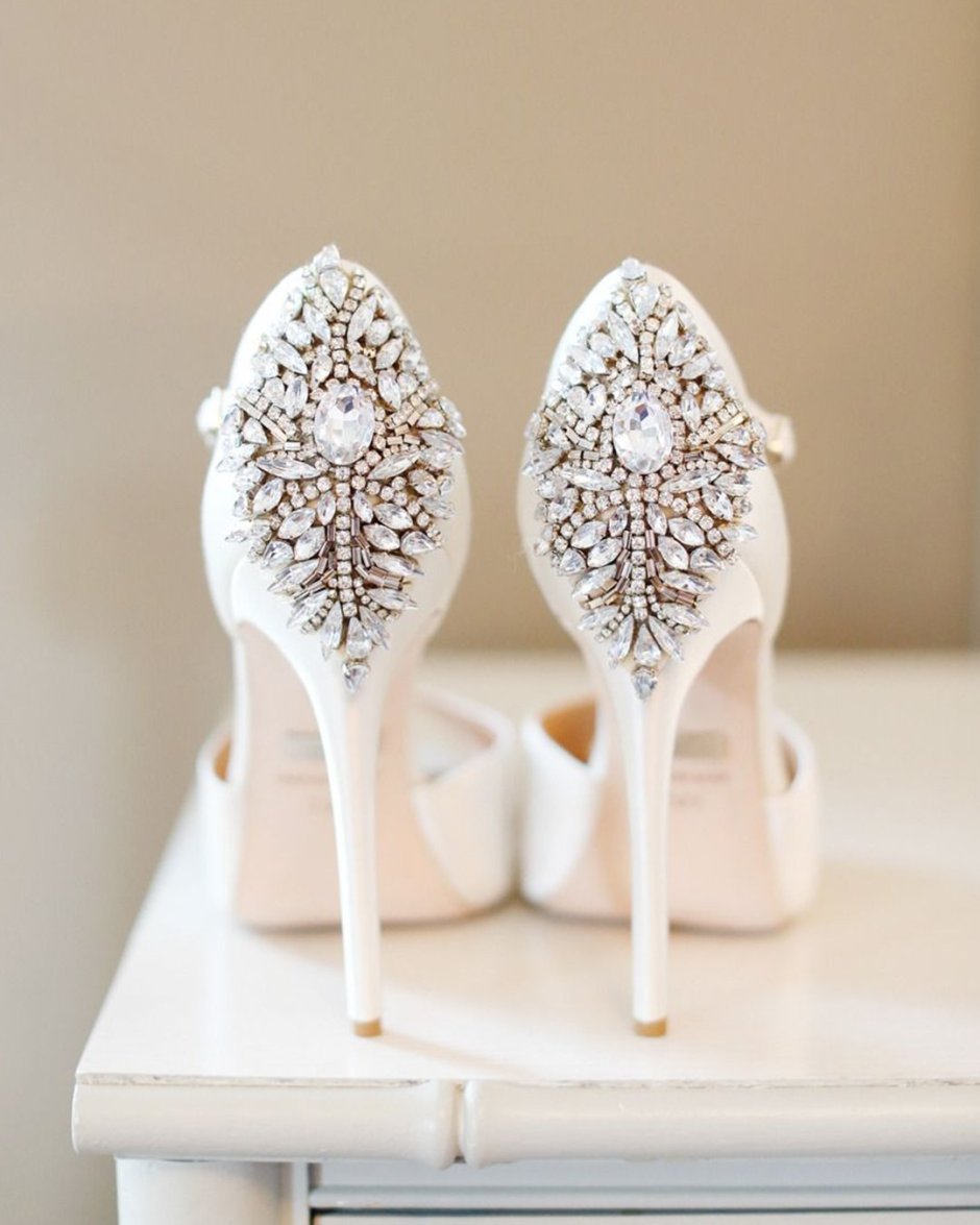 Сережки и туфли с перьями Свадебные белые