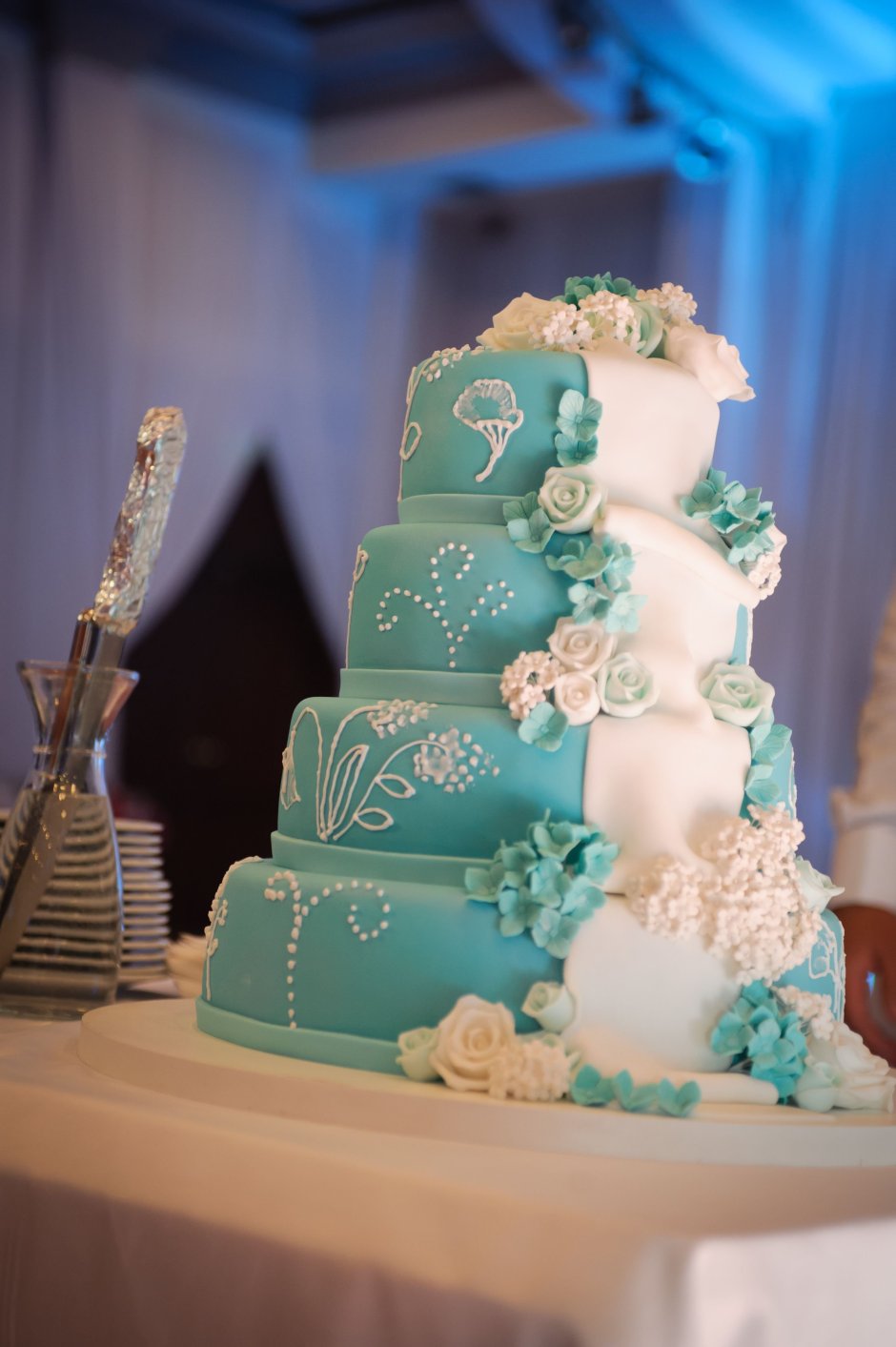 Свадебный торт бирюзового цвета