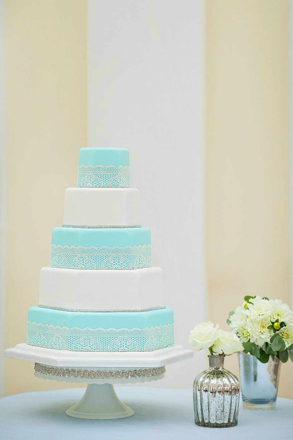 Свадебный торт двухъярусный бирюзовый