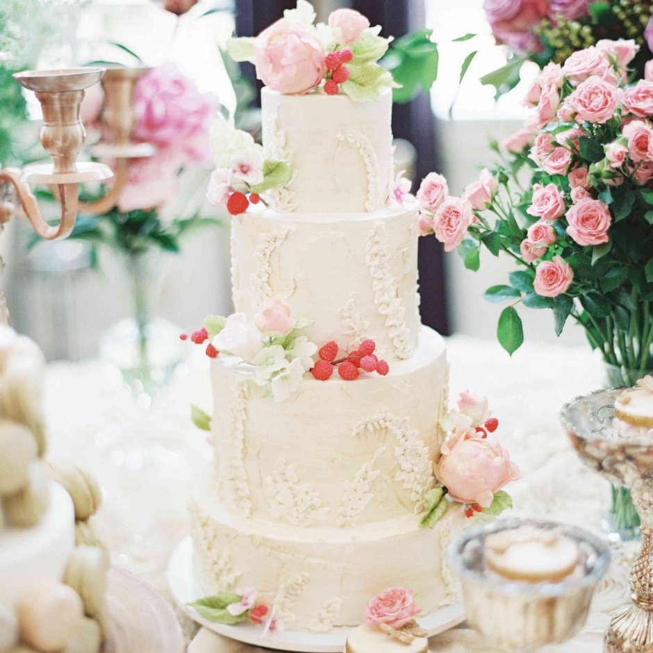 Много свадебных тортов