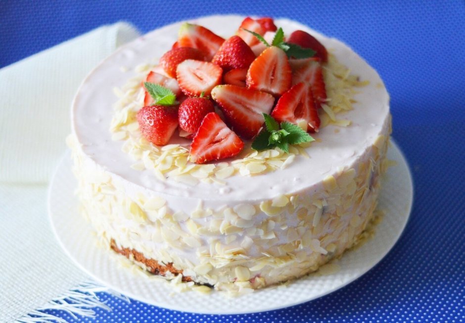 Бисквитный торт с йогуртовым кремом