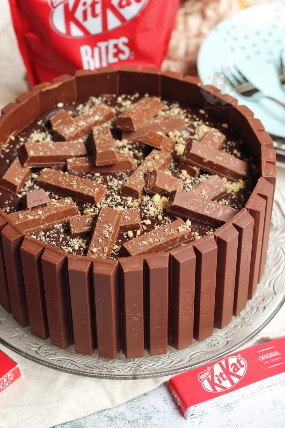 Украшение торта шоколадками кит кат