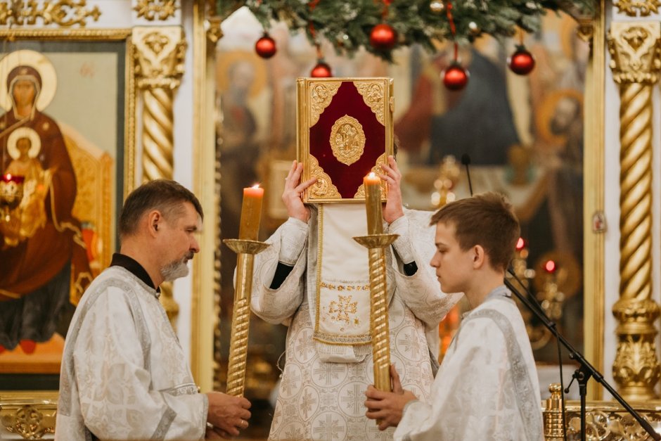 Рождественская служба в храме Христа Спасителя в Москве.