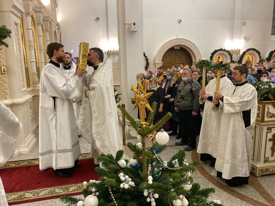 Украшение на Рождество в церкви