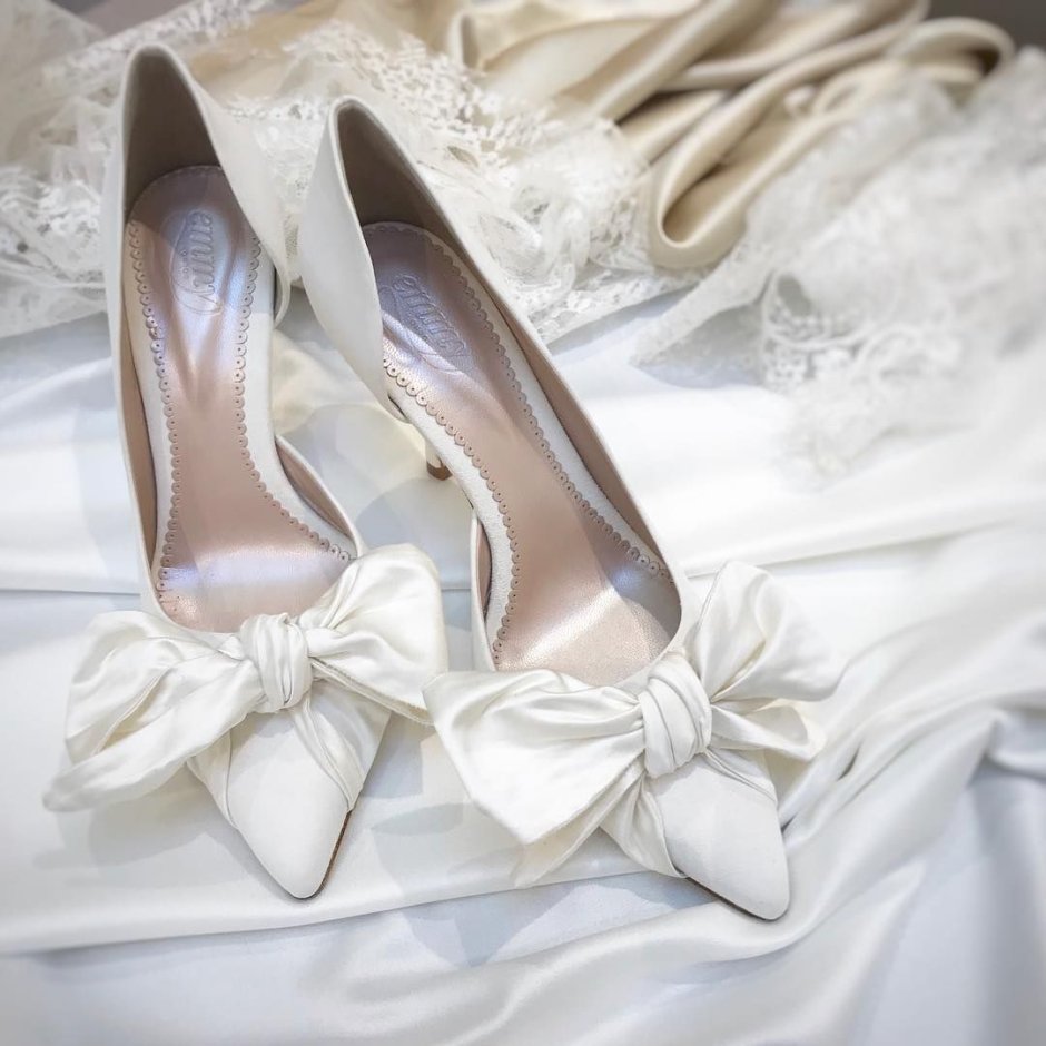 Туфли белые Свадебные на низком каблуке на Ламоде