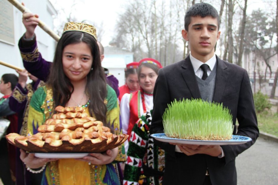 Семья за дастарханом Узбекистан