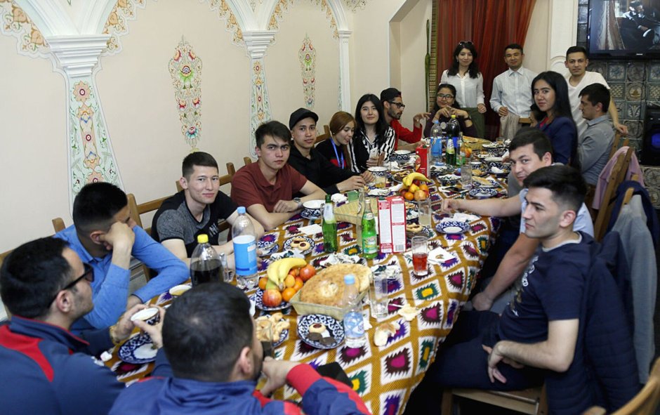 Праздничный стол на Новруз байрам в Азербайджане