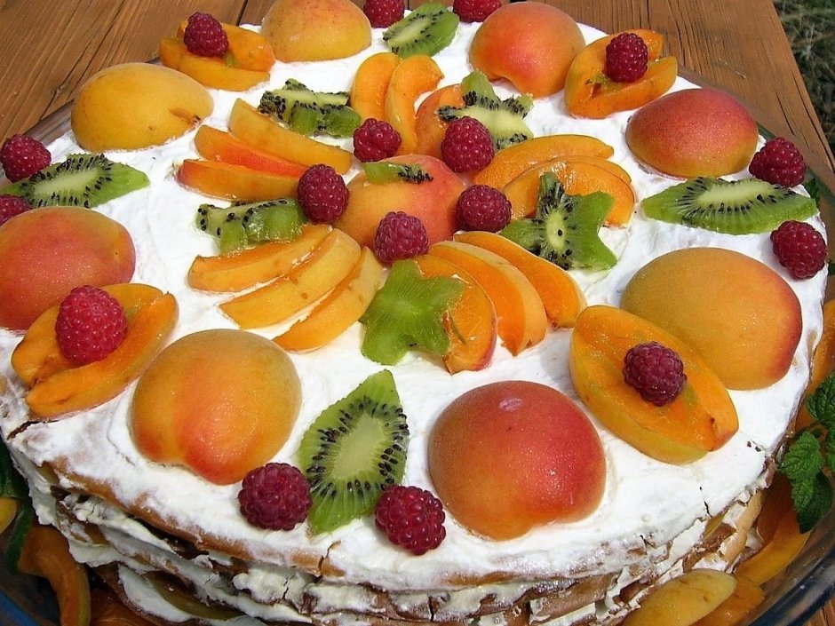 Торт с кремом чиз и фруктами
