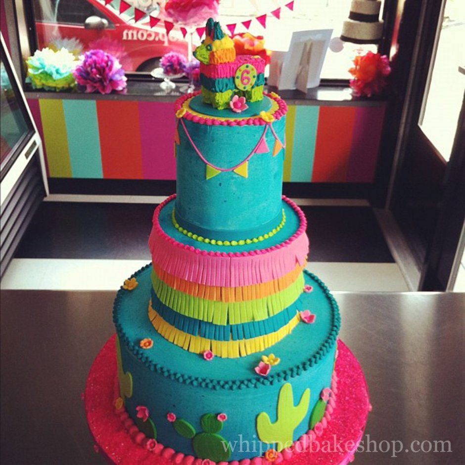 Радужный торт с конфетами печеньем