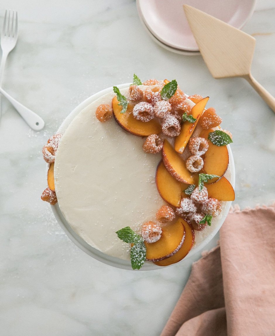 Украшение персикового торта