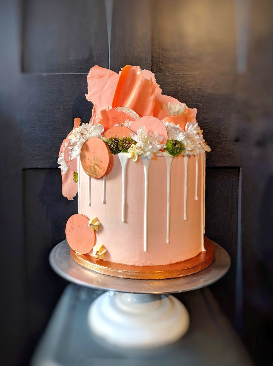 Торт персикового цвета