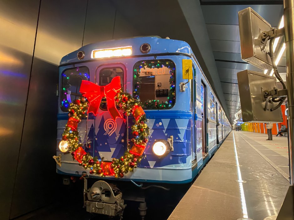 Новогодний поезд еж 3 2022 метро
