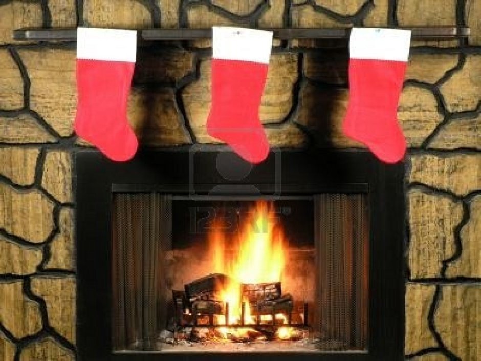 Рождественские носки на камин