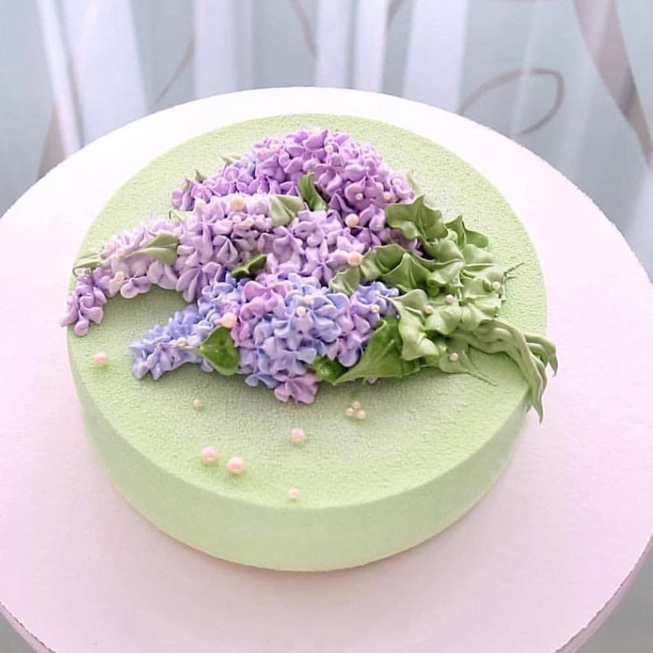 Торт с фиолетовым декором