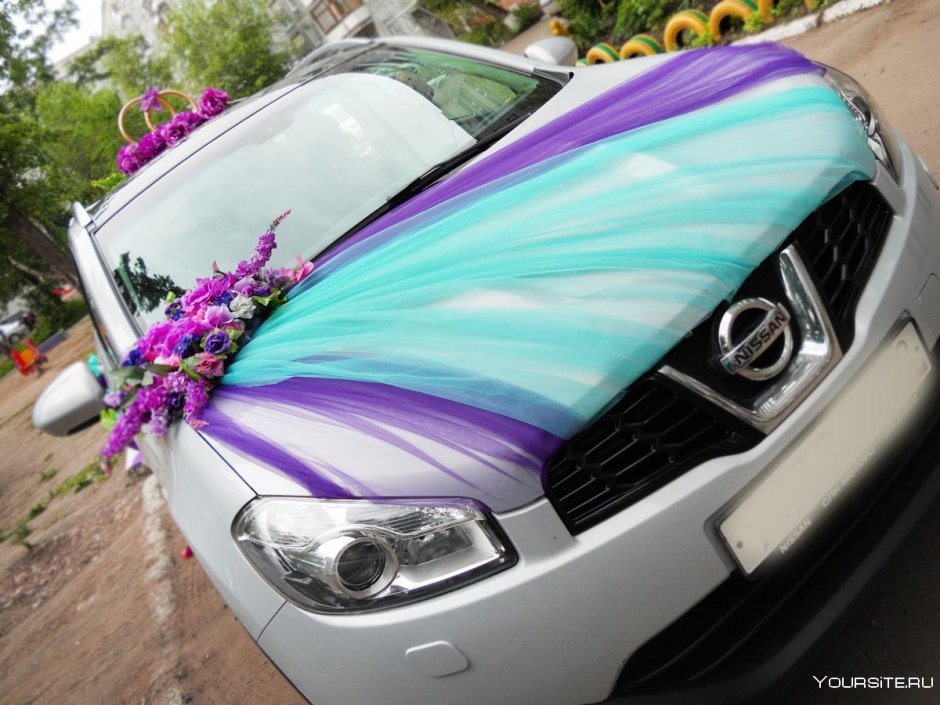 Фиолетовые украшения на свадебную машину