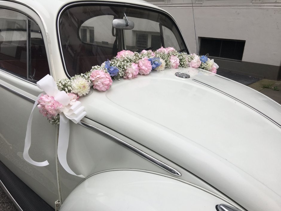 Трендовое свадебное украшение машины