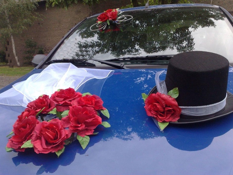 Украшение машины на свадьбу ромашками