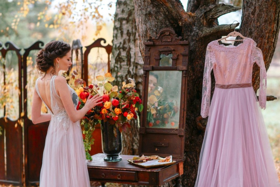 Современное свадебное платье осень