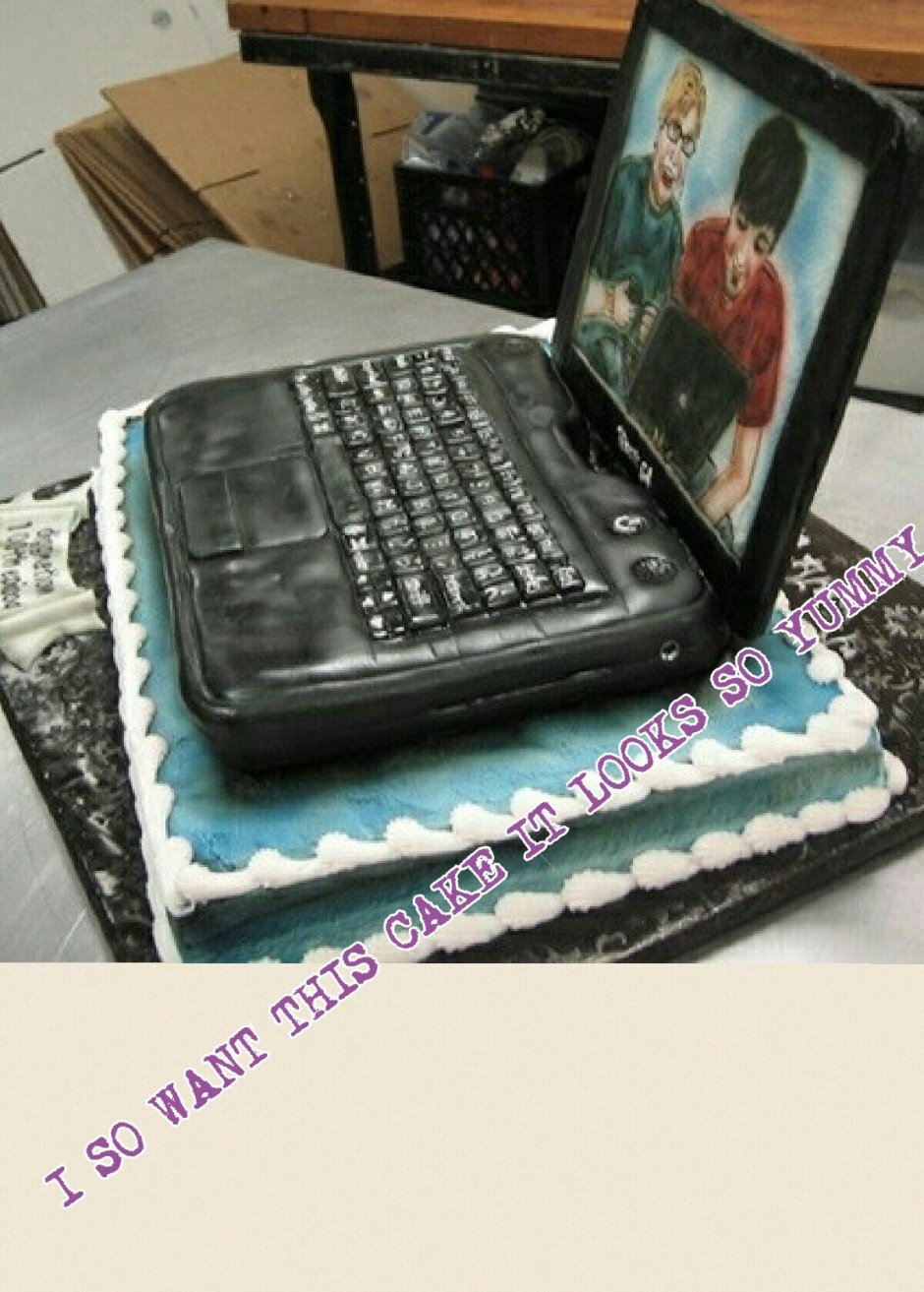 Торт в виде клавиатуры компьютера