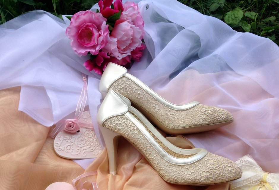 Зимняя обувь на свадьбу для невесты без каблука