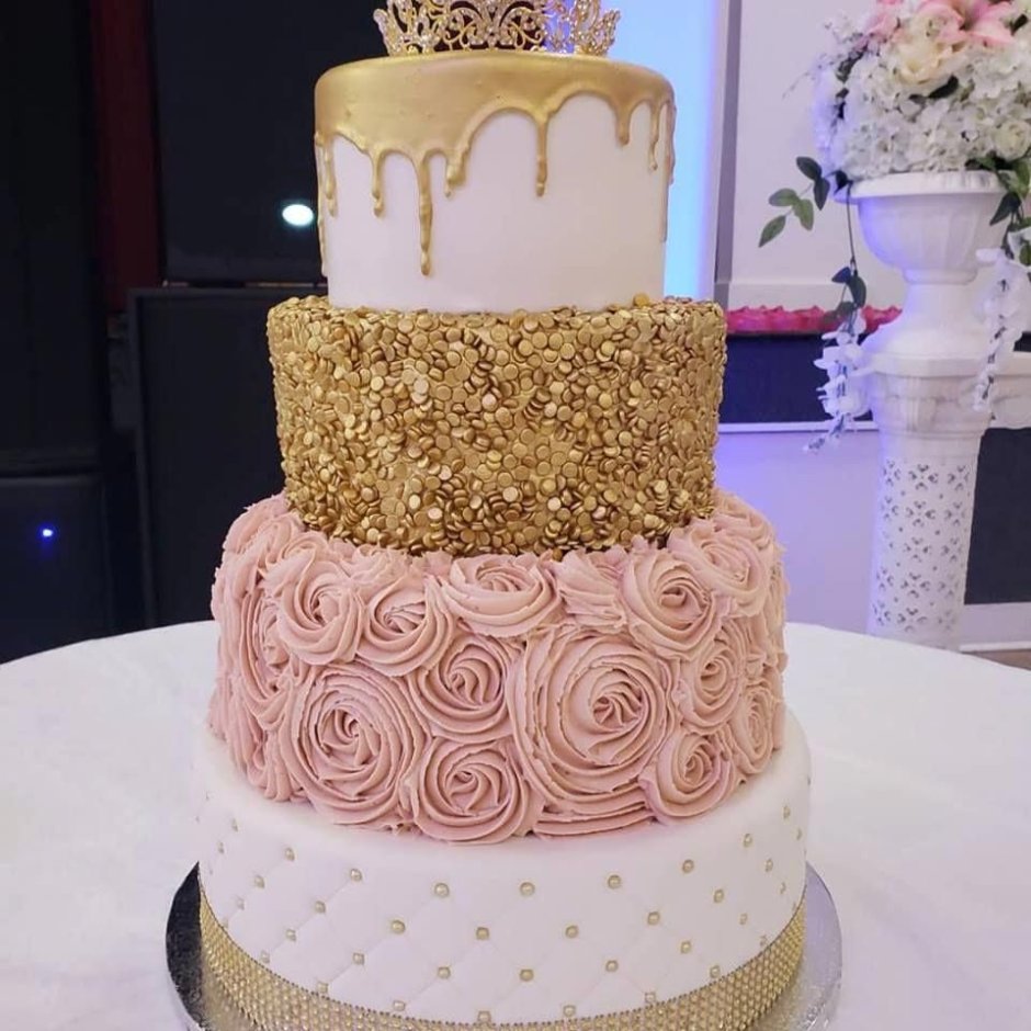 Торт розовый с золотом