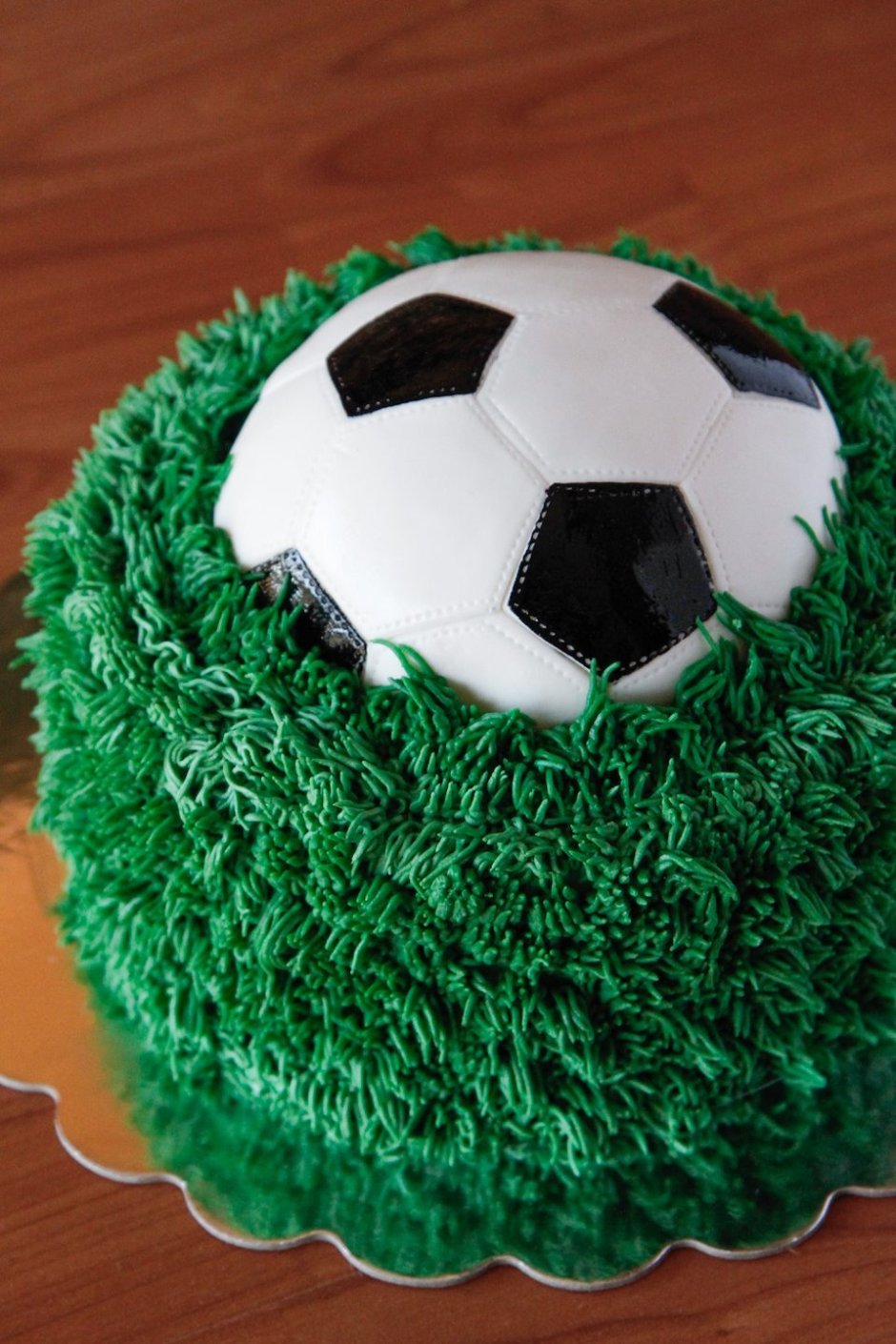 Торт в виде футбольного мяча