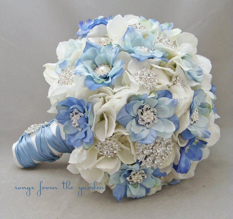 Свадебный букет кремовый белый голубой