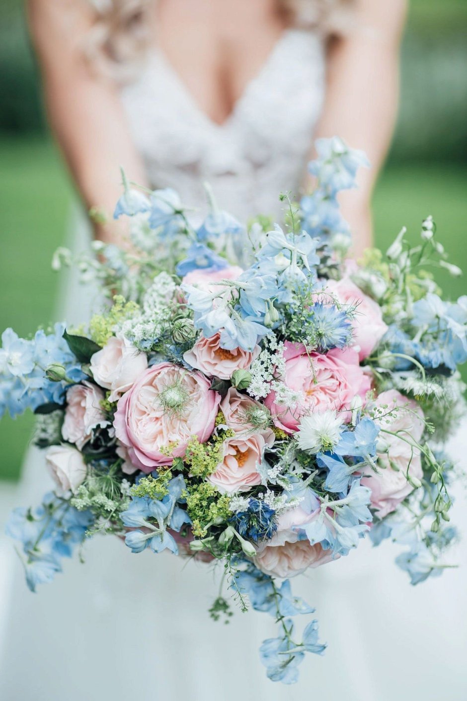Букет невесты розово голубой
