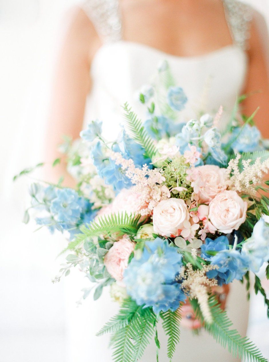 Букет невесты в нежно голубом цвете