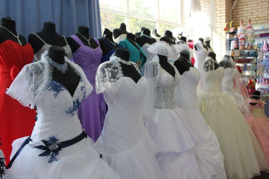 Платья на свадьбу на рынке