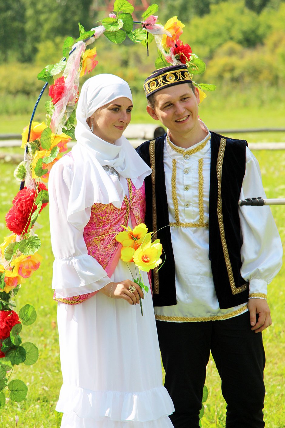 Парочка в башкирском национальном костюме