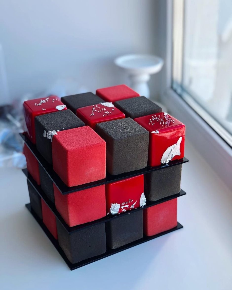 Красный торт из кубиков
