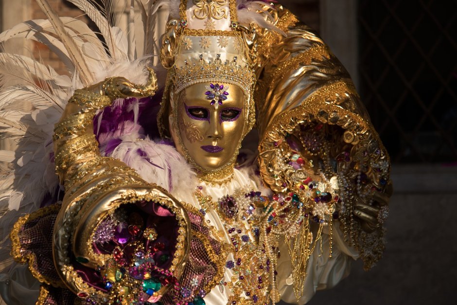 Венецианский карнавал золото