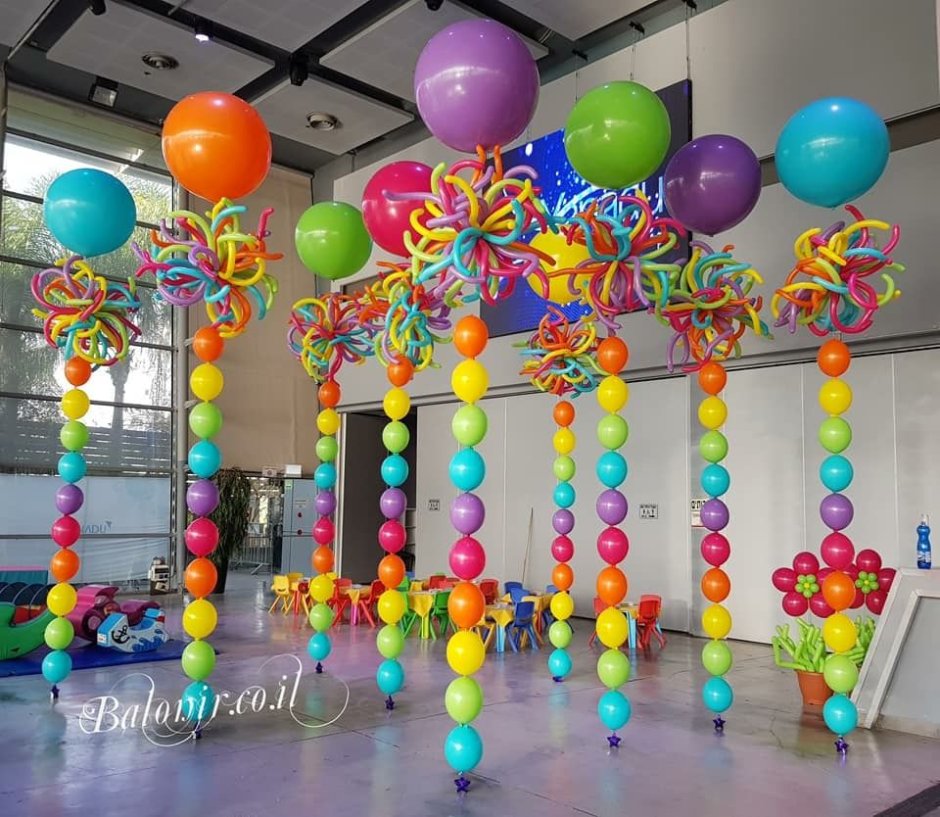 Разнокалиберная арка из воздушных шаров