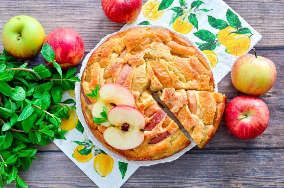 Пирог с яблоками в духовке в виде ромашки