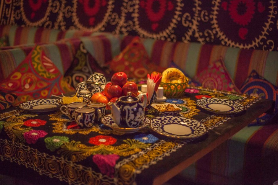 Праздничный стол в узбекском стиле