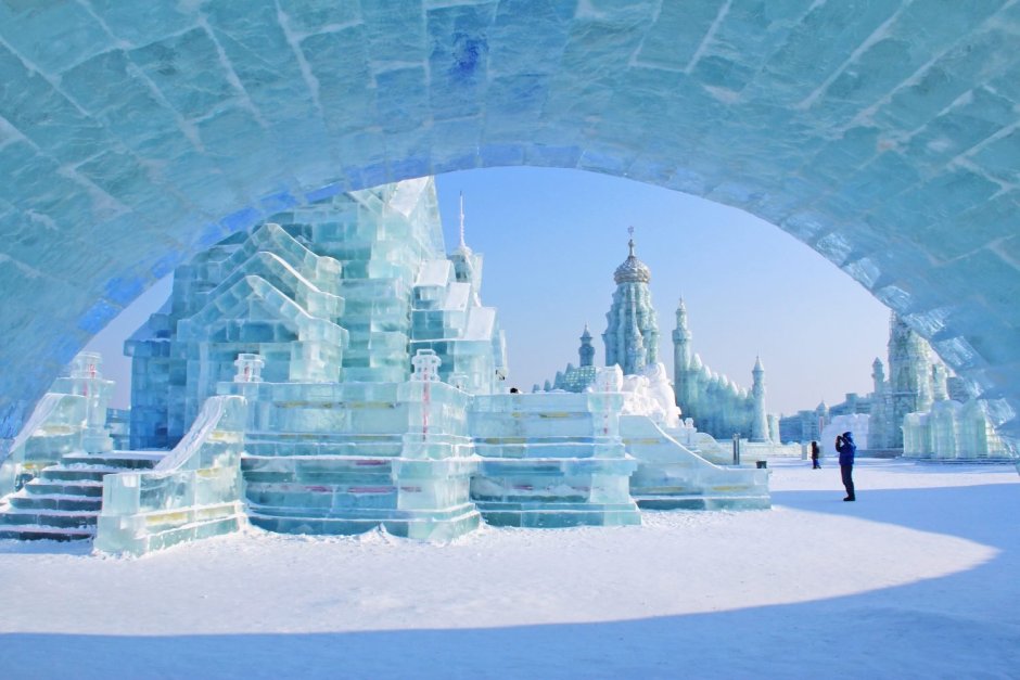 Город из льда в Китае