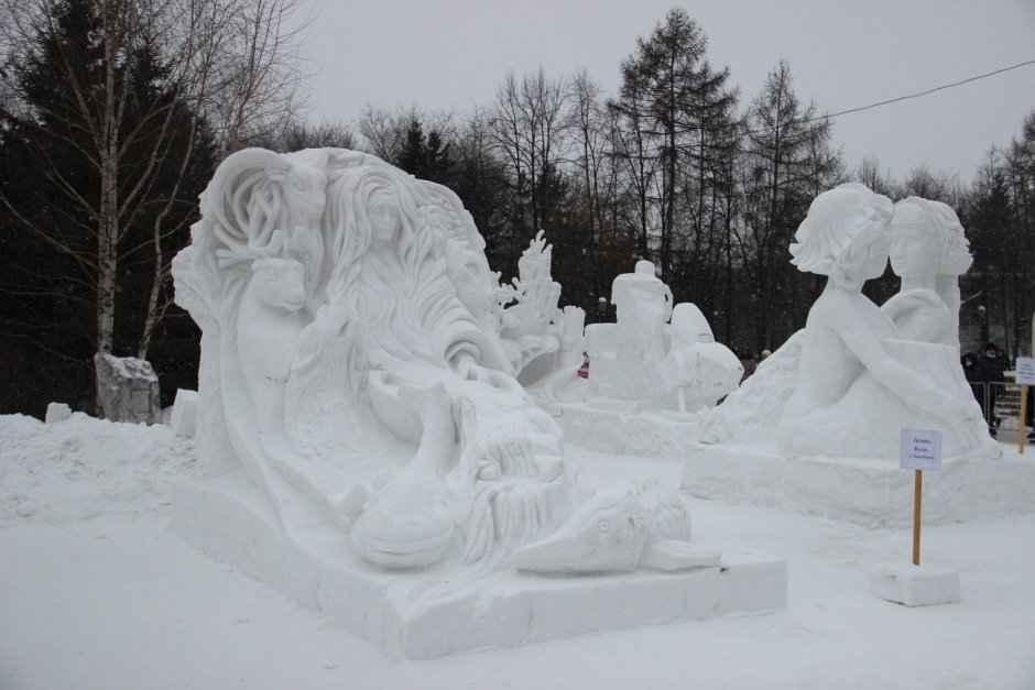 Магнитогорск статуи из снега