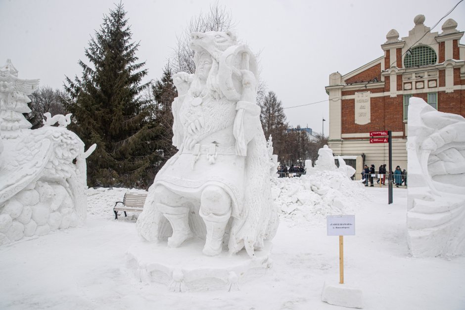 Статуи Первомайский сквер Новосибирск