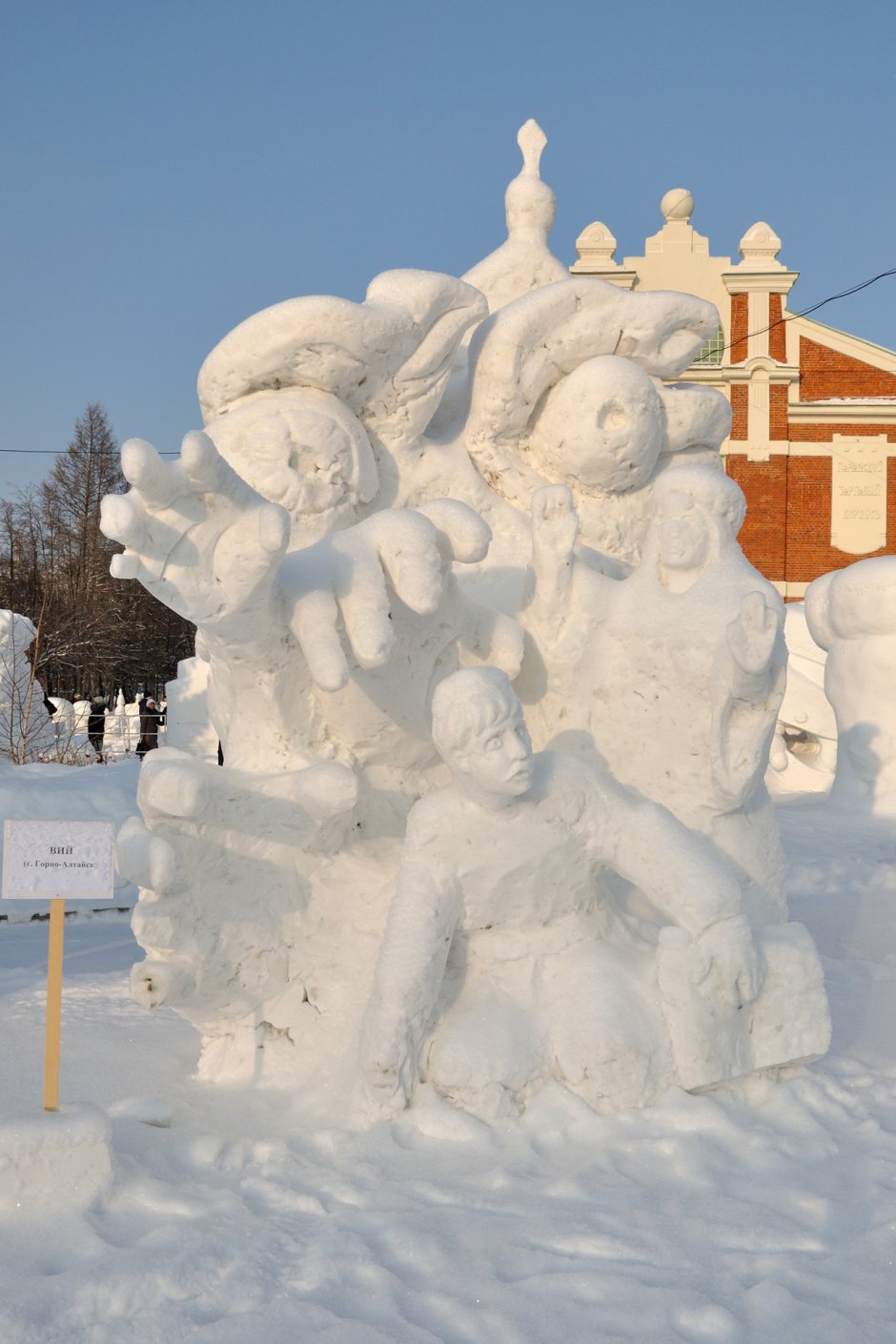 Сибирский фестиваль снежной скульптуры