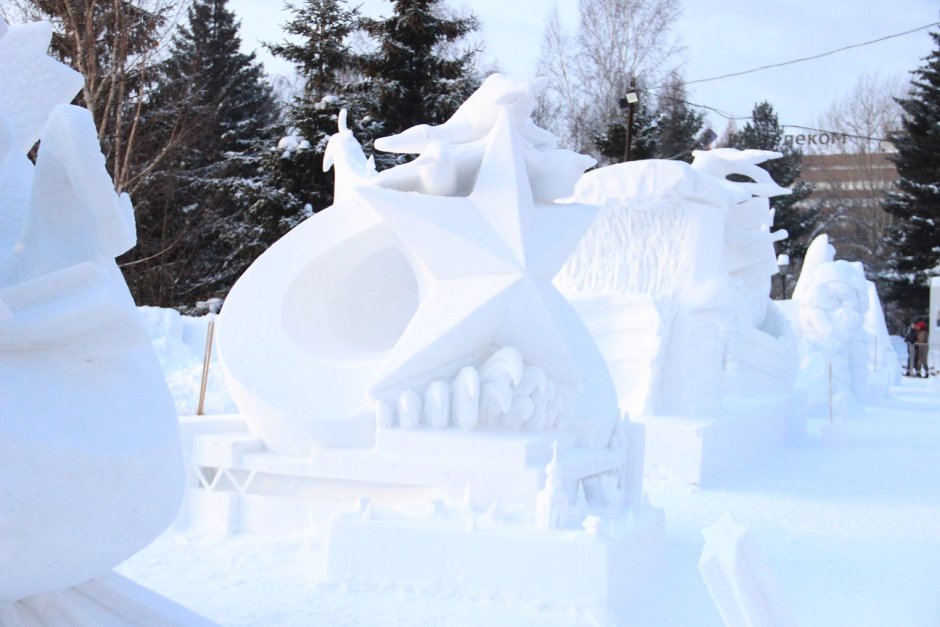 Снежные скульптуры город Новосибирск Первомайский сквер