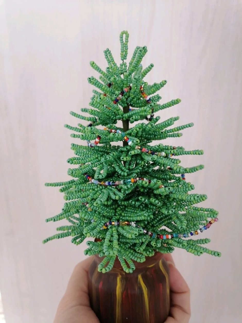 Новогодняя елка из бисера