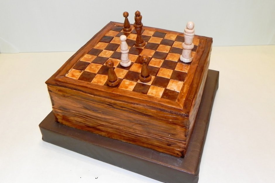Торт в виде шахматной доски с фигурами
