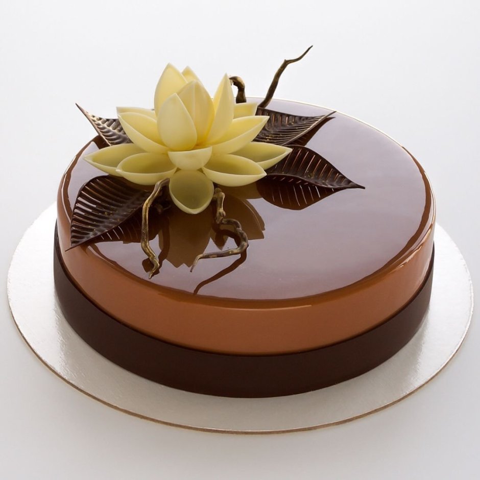 Муссовый торт три шоколада с зеркальной глазурью