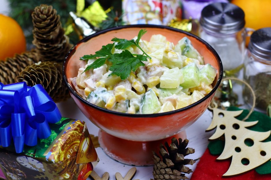 Новогодний салат «ананасовый букет»