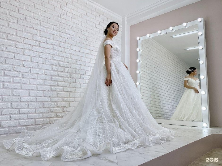 Свадебный салон в серо белый