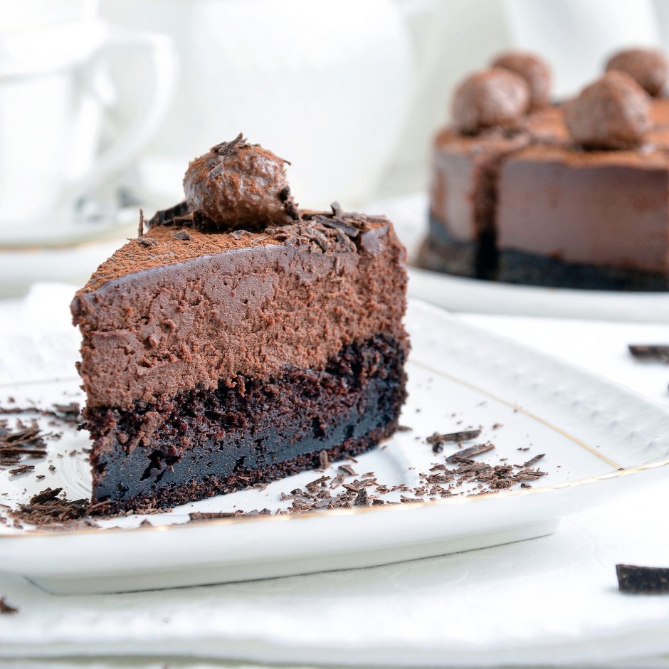Шоколадный торт с меренгой