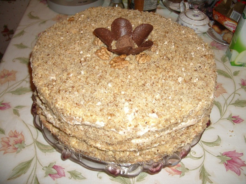 Торт со сгущёнкой и орехами грецкими Лакомка