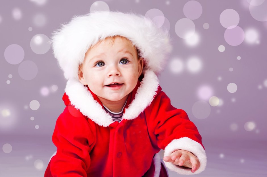 Фотография ребенка в колпаке Деда Мороза